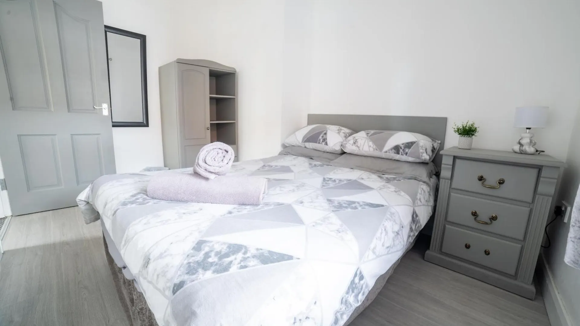 Cheerful 3-Bedroom Home With Free Street Parking Belfast Daire