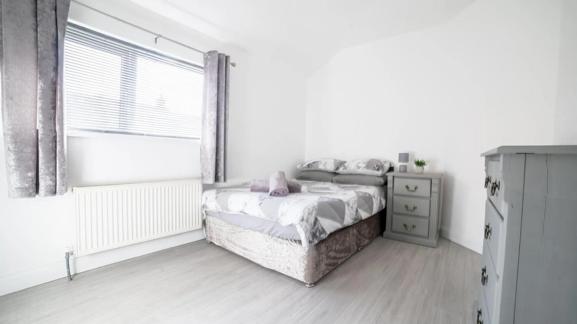 Cheerful 3-Bedroom Home With Free Street Parking Belfast