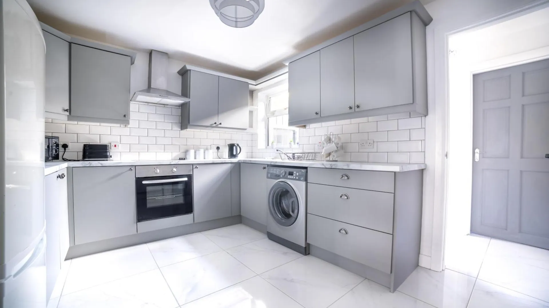Cheerful 3-Bedroom Home With Free Street Parking Belfast Daire