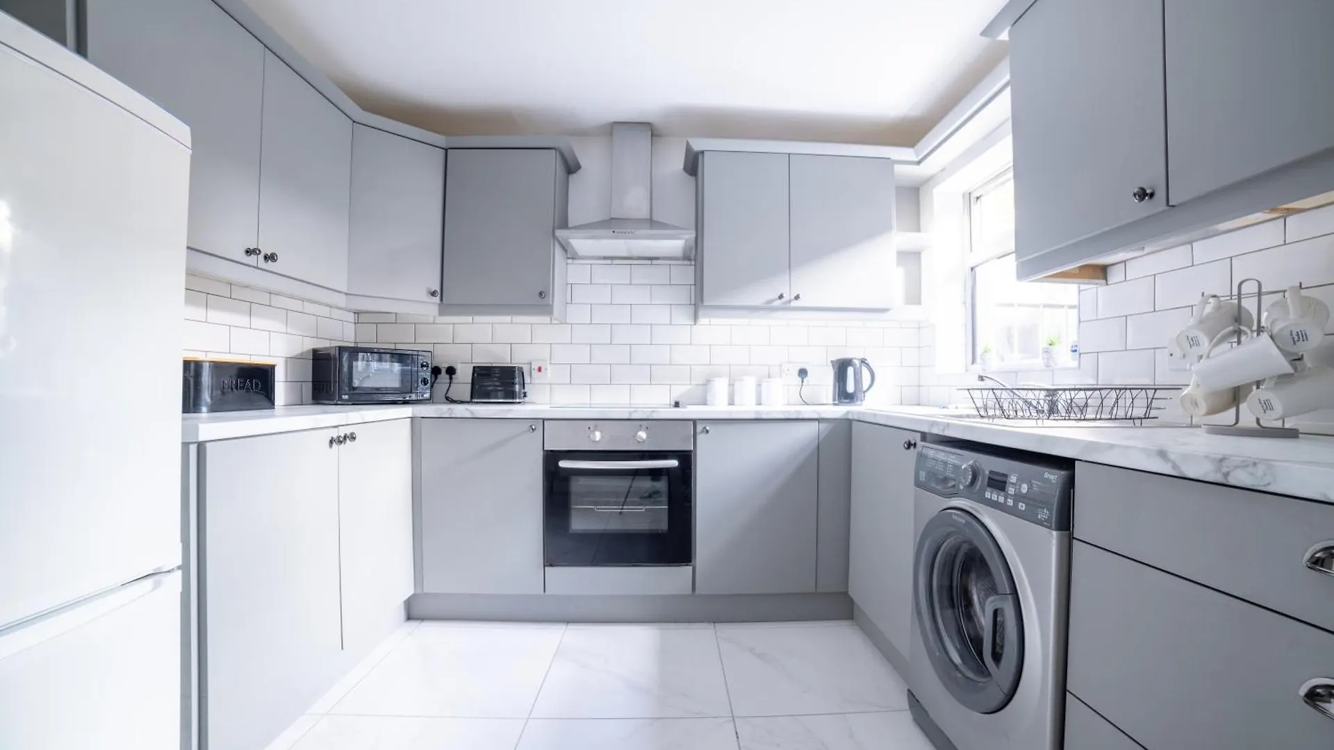 Cheerful 3-Bedroom Home With Free Street Parking Belfast 0*,