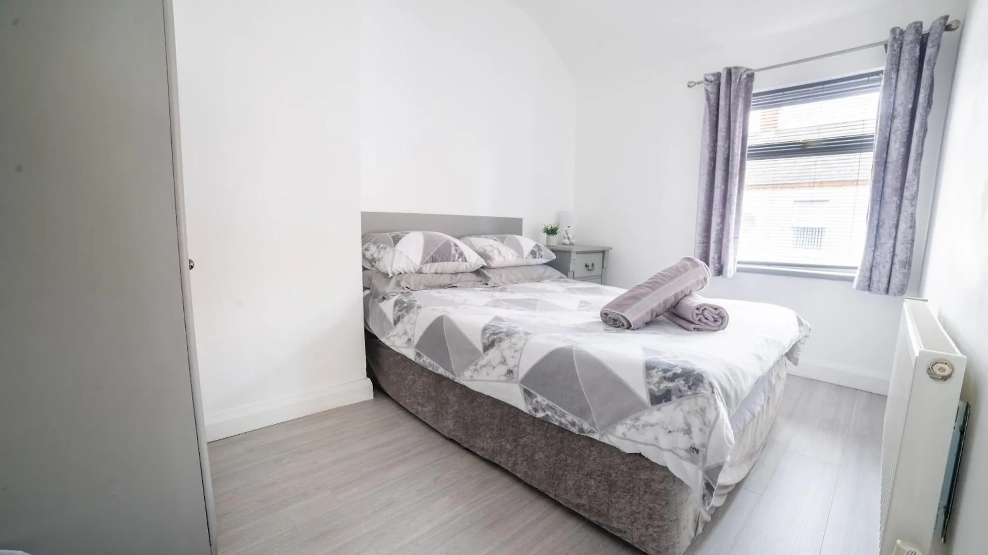 Cheerful 3-Bedroom Home With Free Street Parking Belfast